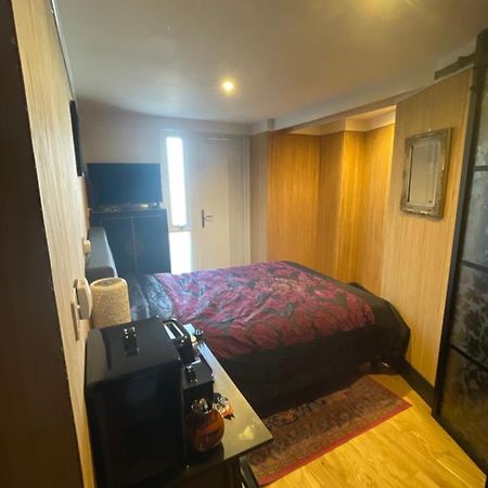 Novas Nook, Marshalls Camelford Luaran gambar