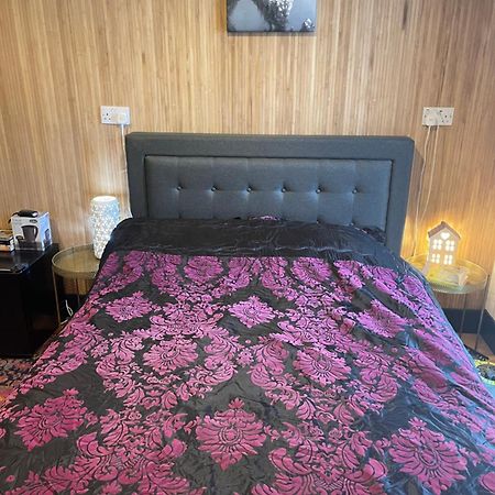 Novas Nook, Marshalls Camelford Luaran gambar