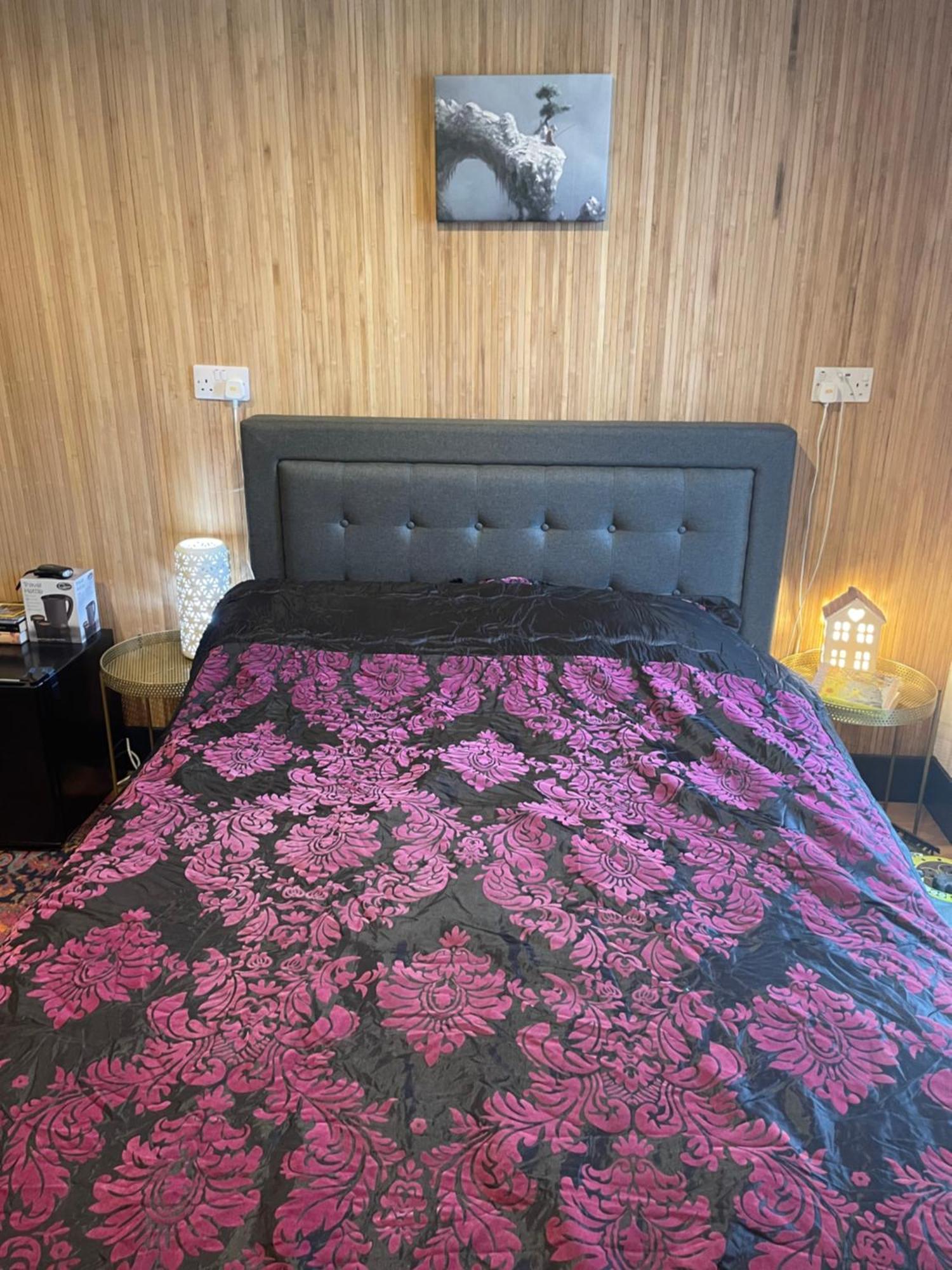 Novas Nook, Marshalls Camelford Luaran gambar
